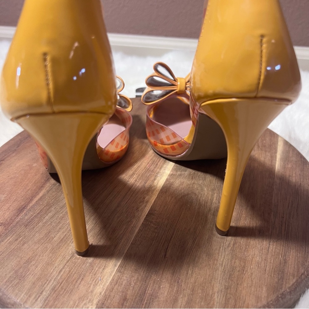 Betsey Johnson Kaison Yellow and Orange Bow Heels Size 6 - Picture 5 of 14